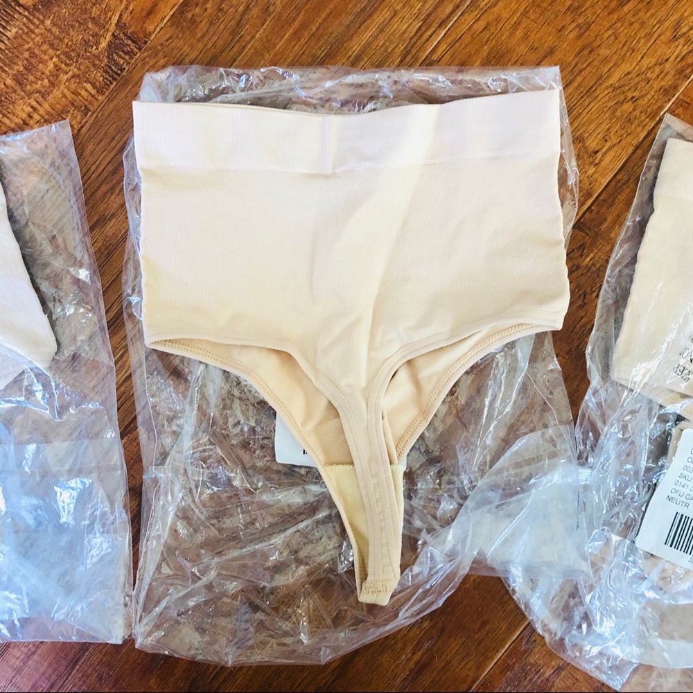 🌷Bundle of 3 Thongs XS/S